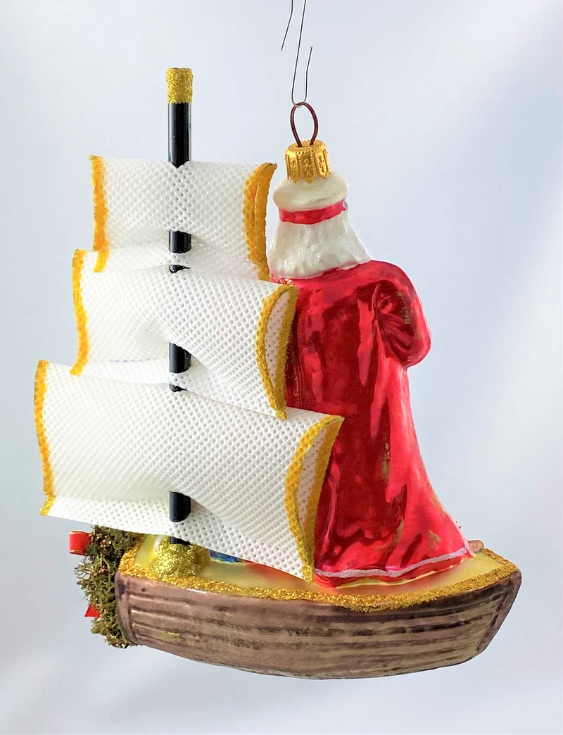 Seefahrer Santa bringt die Geschenke mit der Windjammer