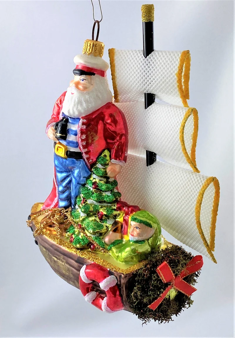Seefahrer Santa bringt die Geschenke mit der Windjammer