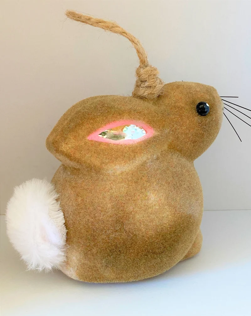 Brauner flauschiger Osterhase