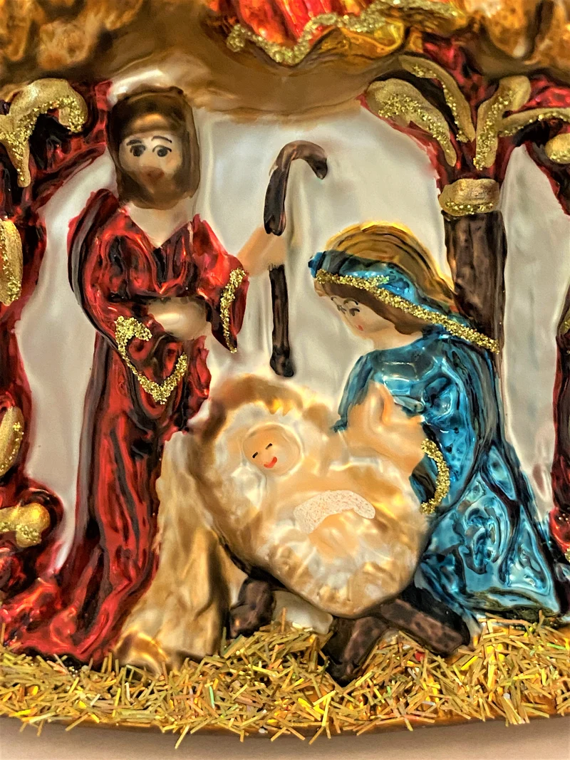 Heilige Familie in Krippe mit Engel und Stern