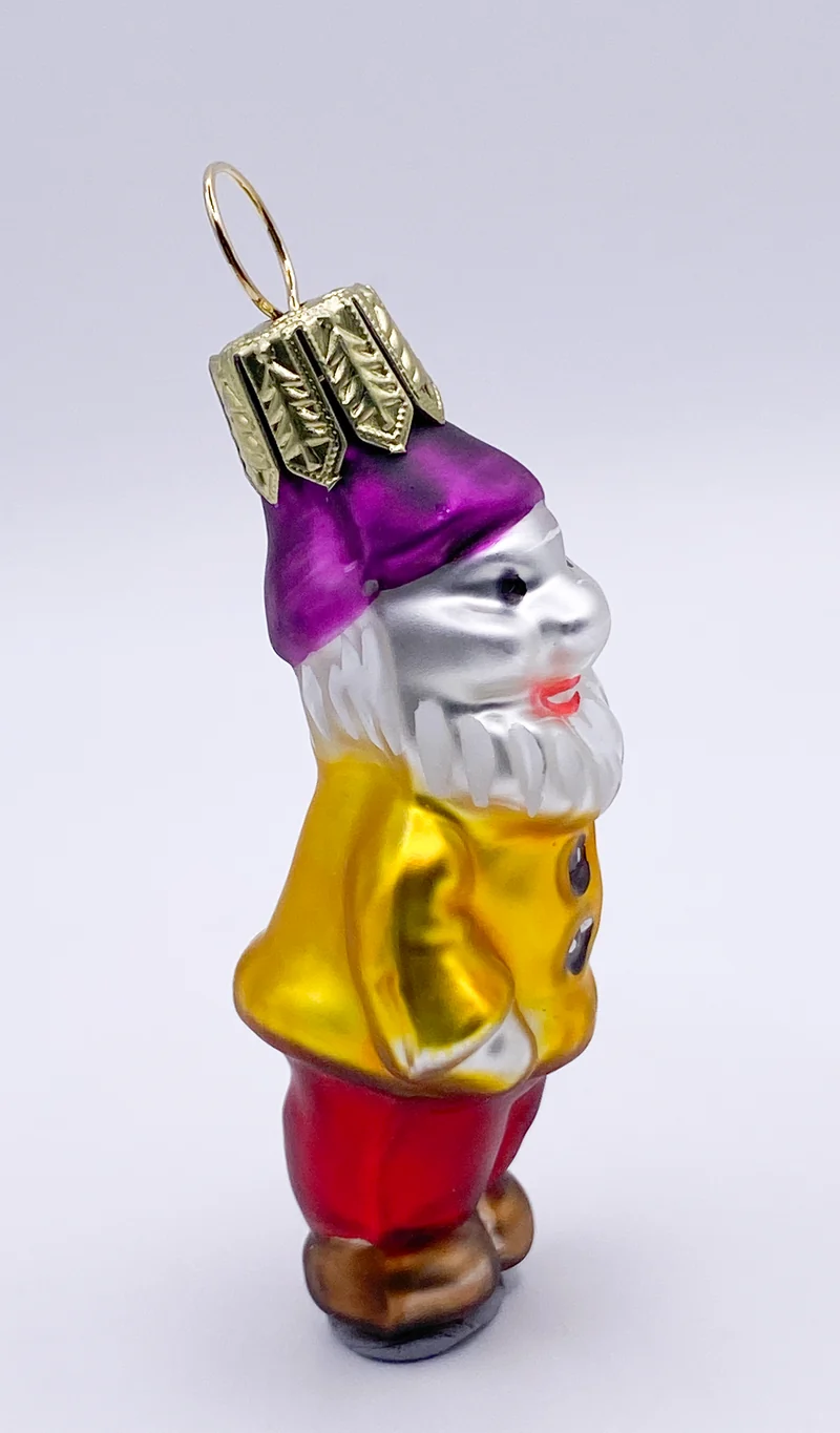 Zwerg mit violetter Mütze