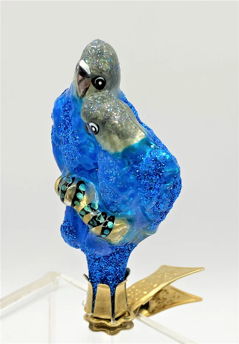 kleines Papageienpaar auf Clip, blau