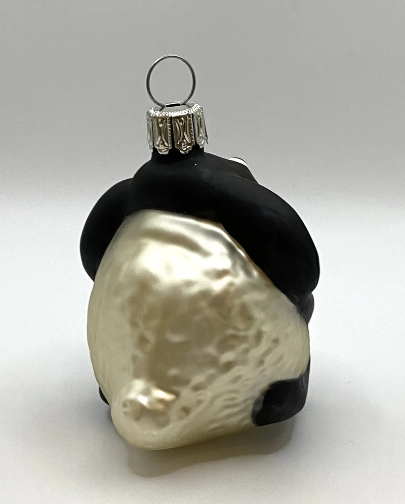 Timmy mit Geschenk, Shaun das Schaf