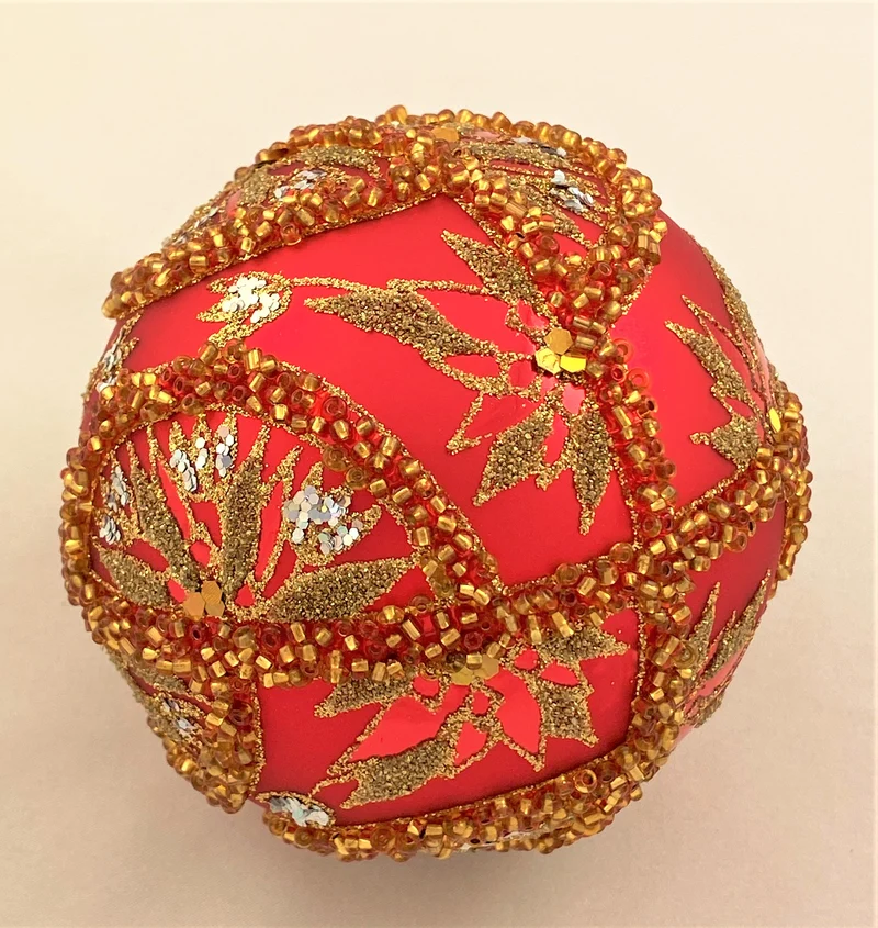 Kugel rot mit üppigem Gold-Dekor