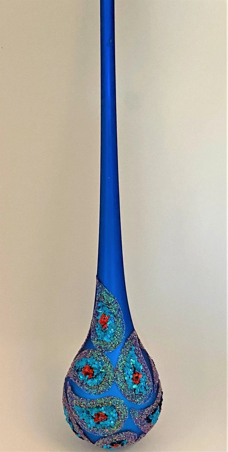 Langer Tropfen Preussischblau mit Paisley-Muster