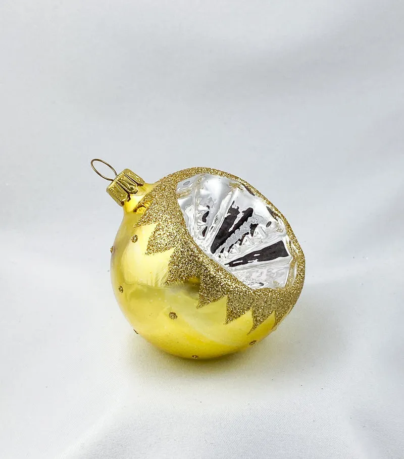 Kugel gold glanz mit silbernem Einstich und goldenem Dekor