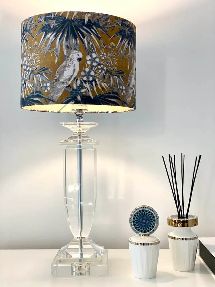 Tischlampe HORNAVAN Glas Papagei ocker 60cm