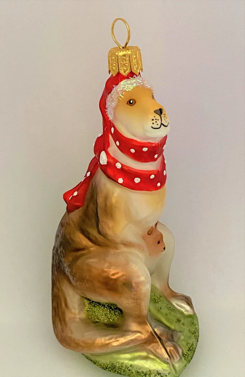 Das Känguru freut sich auf Weihnachten, roter Schal