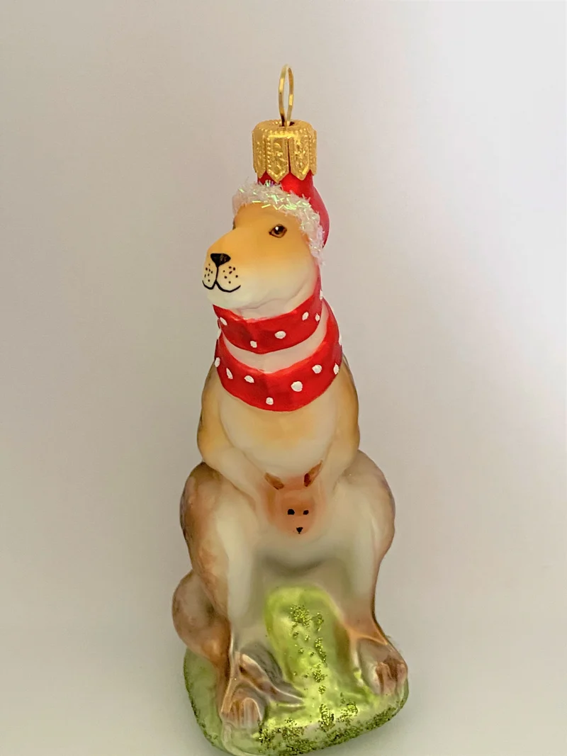 Das Känguru freut sich auf Weihnachten, roter Schal