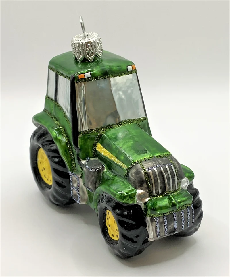 Grüner Traktor mit gelben Rädern