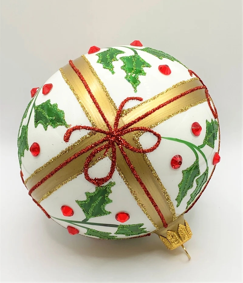 Weisse Kugel mit Ilex und Schleifen-Dekor