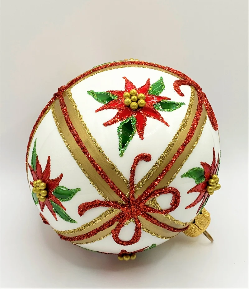 Weisse Kugel mit Weihnachtsstern und Schleifen-Dekor