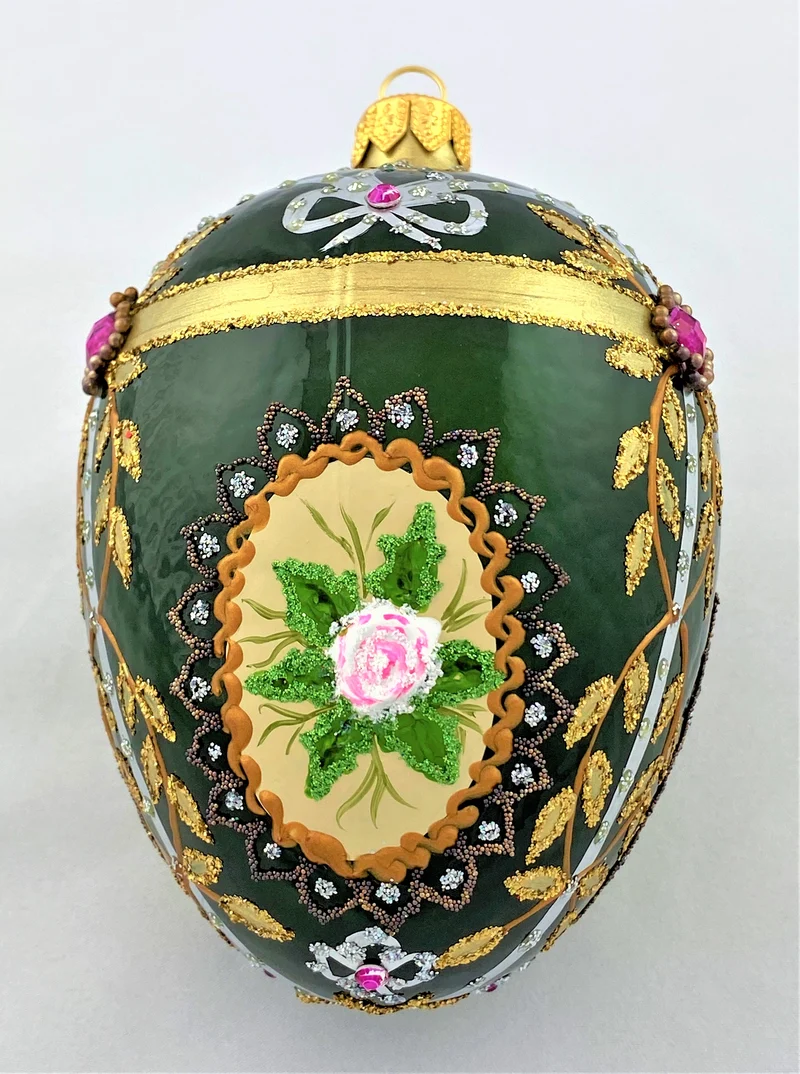 Fabergé Ei dunkelgrün mit Blüten und Ranken Dekor
