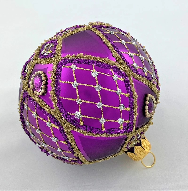 Kugel violett mit feinem Barock - Dekor