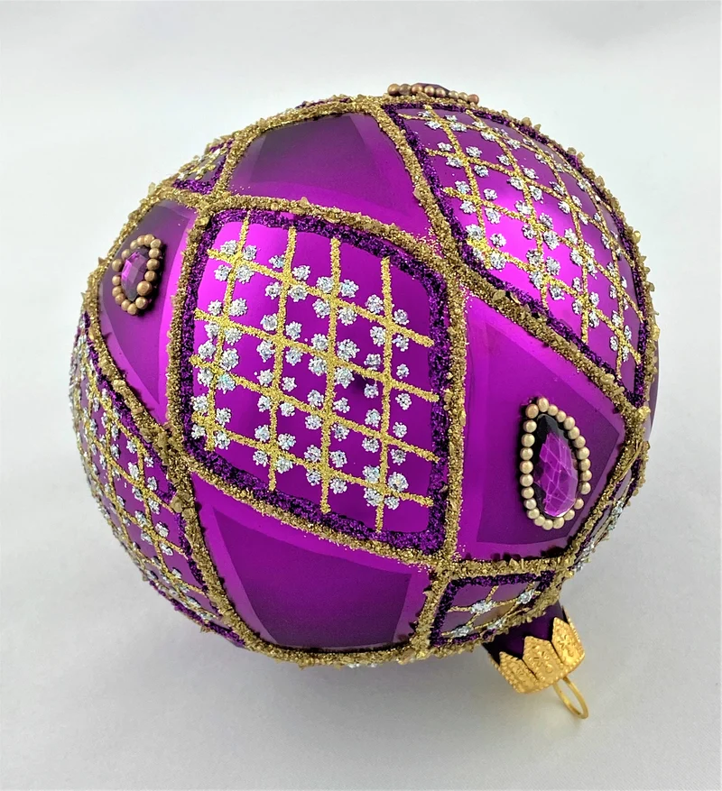 Kugel violett mit feinem Barock - Dekor