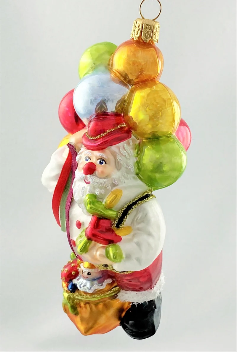 Santa hat sich als Clown verkleidet