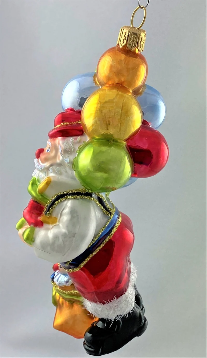 Santa hat sich als Clown verkleidet