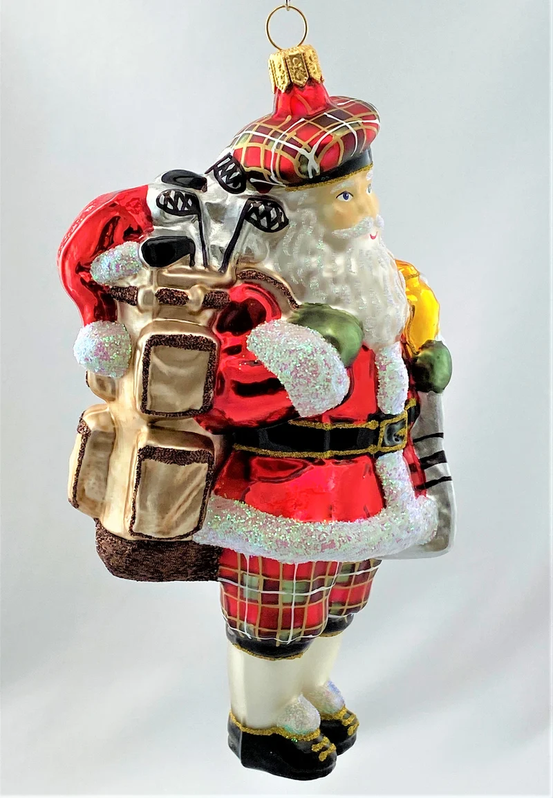 Der Weihnachtsmann erfreut sich am Golf spielen