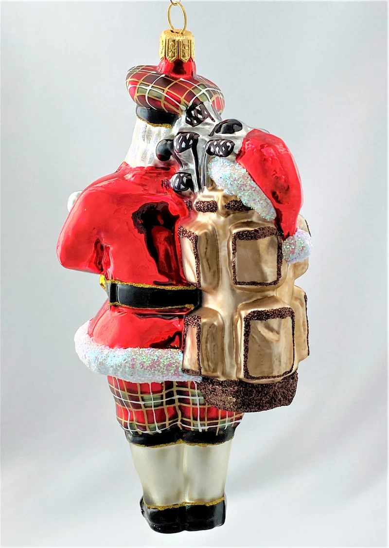 Der Weihnachtsmann erfreut sich am Golf spielen