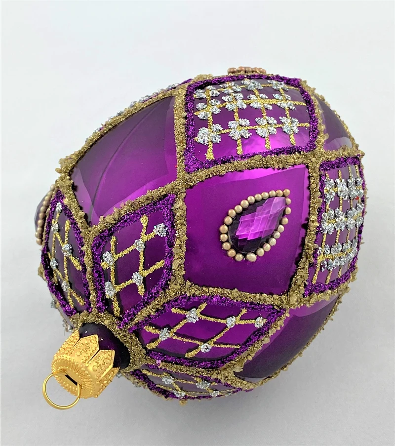 Fabergé Ei violett mit feinem Barock - Dekor