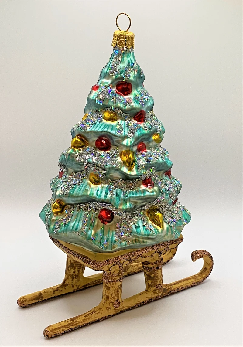 Christbaum auf Schlitten mit Glitzer