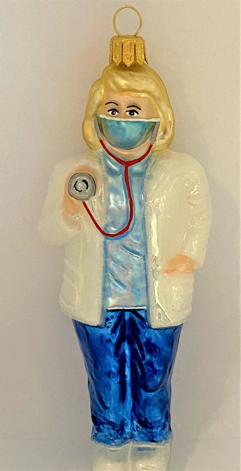 Ärztin mit Hygienemaske