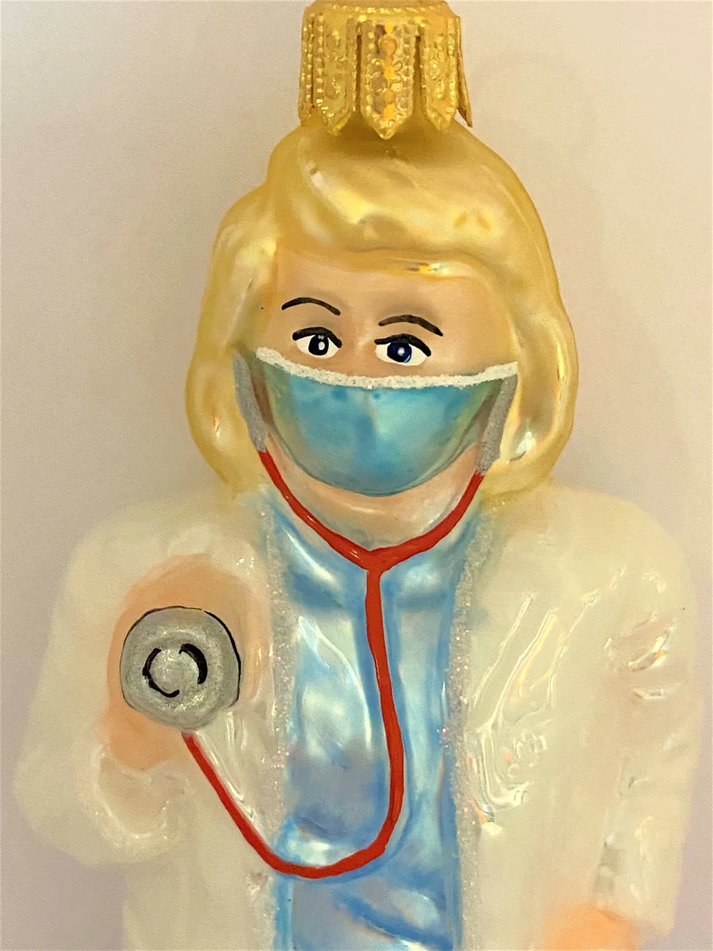Ärztin mit Hygienemaske