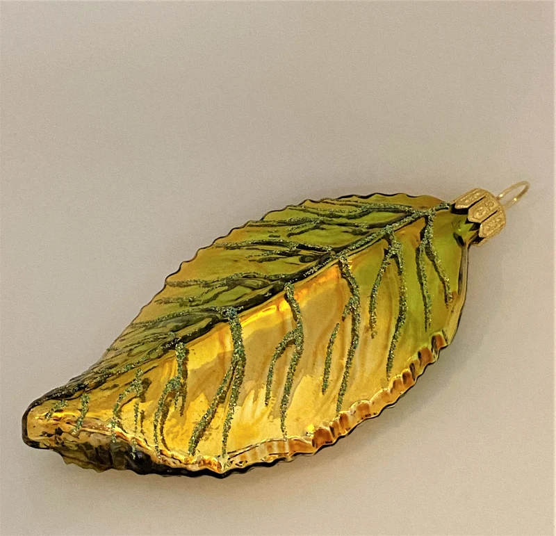 Gold-grünes Kirschbaum-Blatt