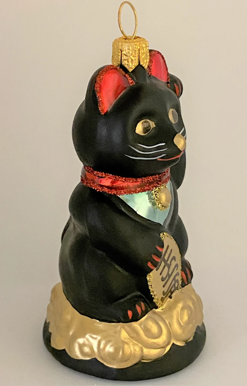 Kleine schwarze Maneki-Neko , asiatische Glückskatze