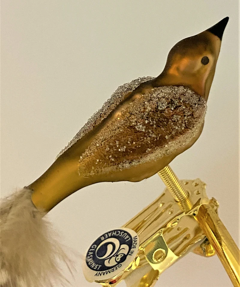 Kleiner brauner Vogel