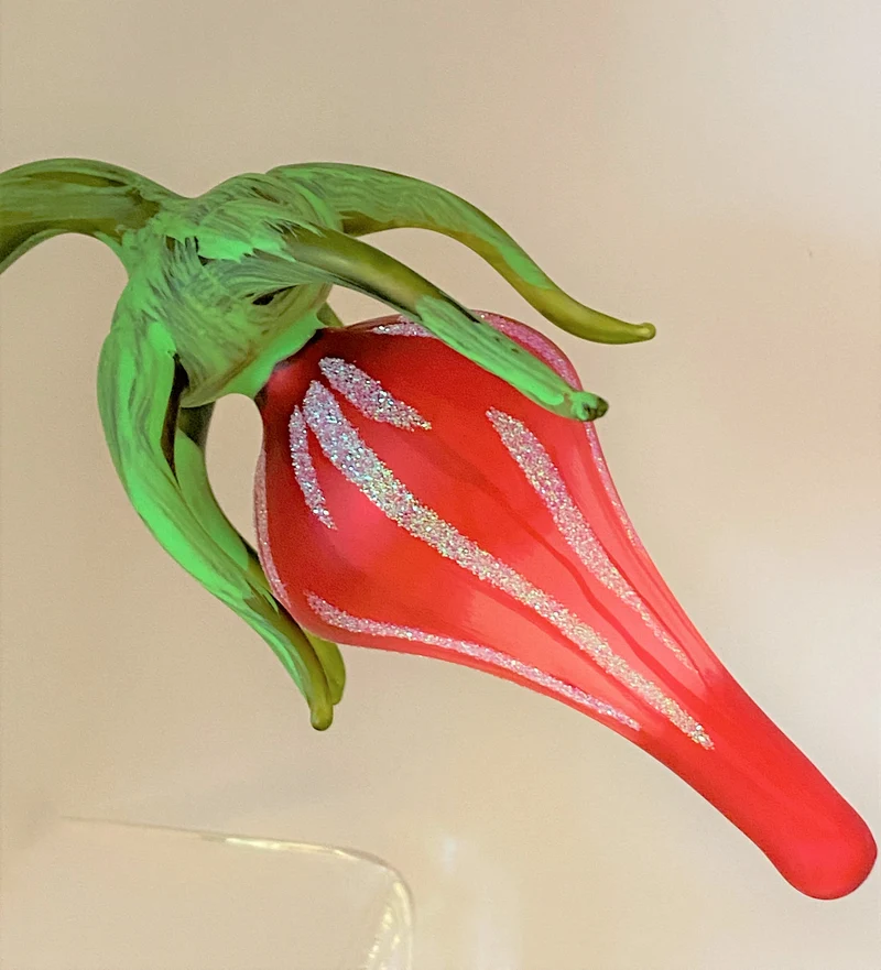 Rote Blüte auf Clip