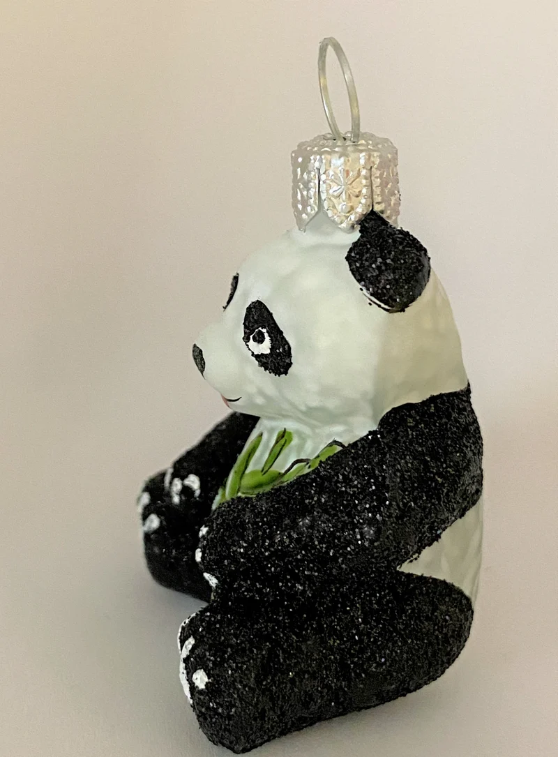 Kleiner sitzender Panda