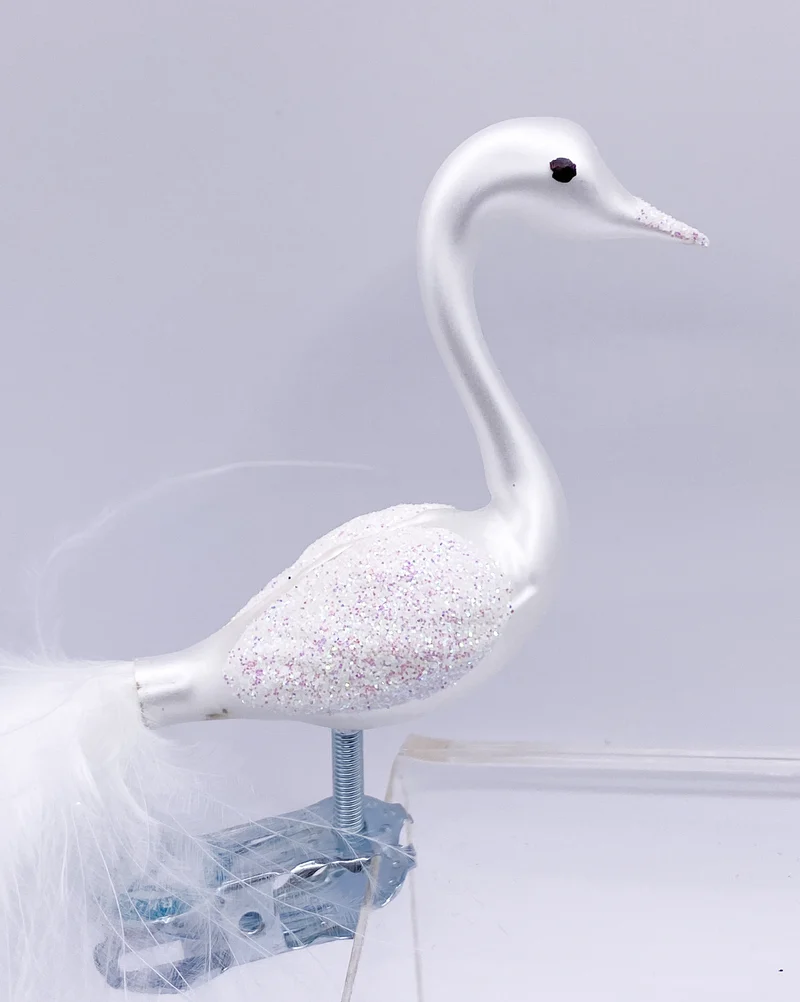 Stilisierter Schwan weiss mit Iris-Glimmer