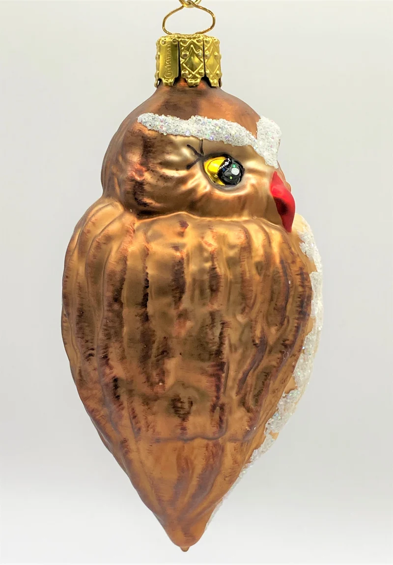 Braune Eule mit rotem Schnabel