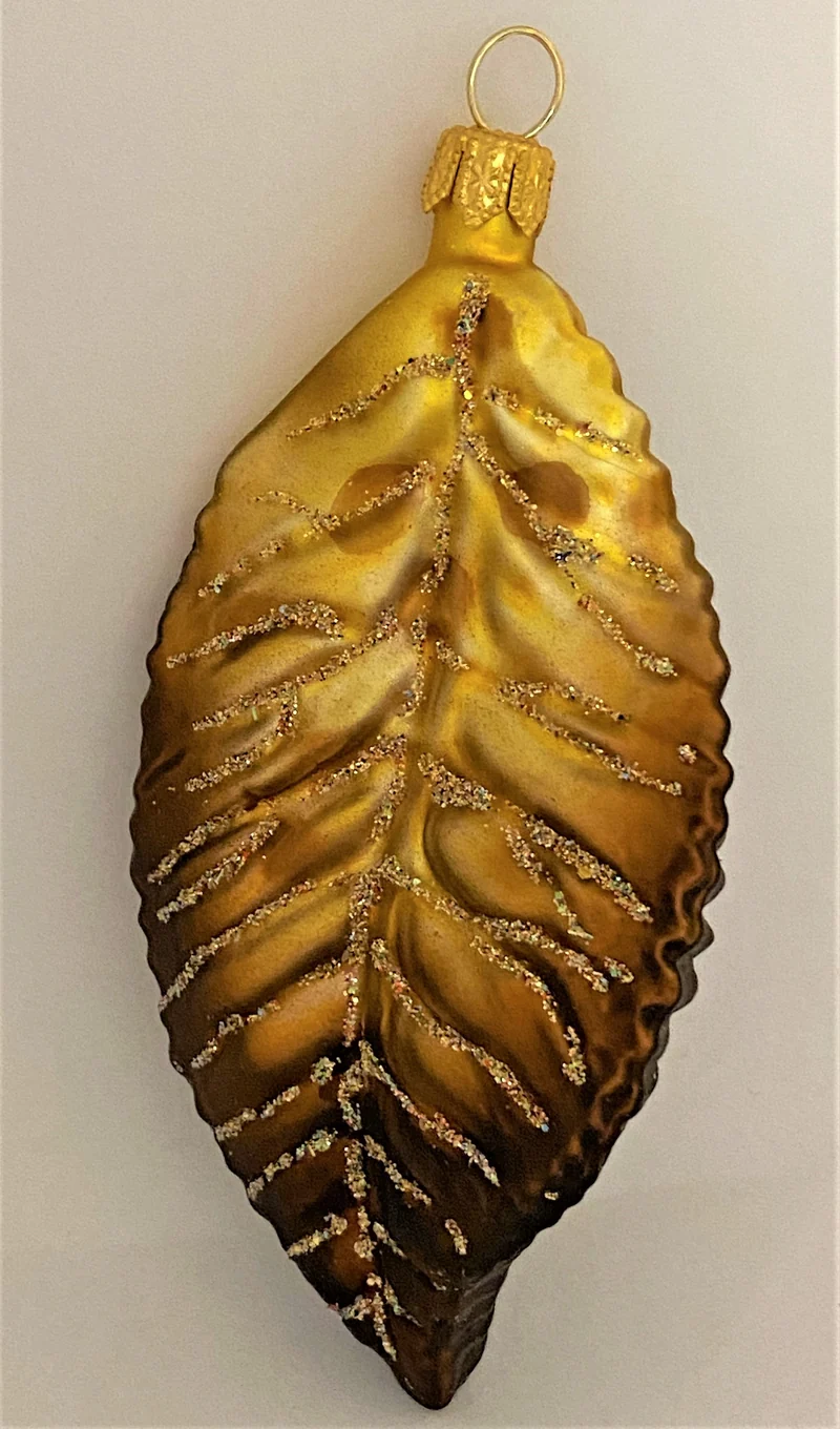 Gold-braunes Kirschbaum-Blatt