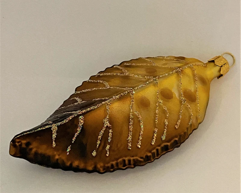 Gold-braunes Kirschbaum-Blatt
