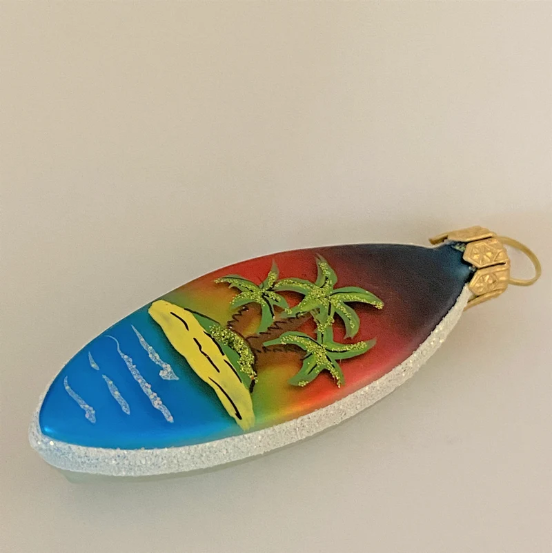 Surfbrett mit Insel-Motiv