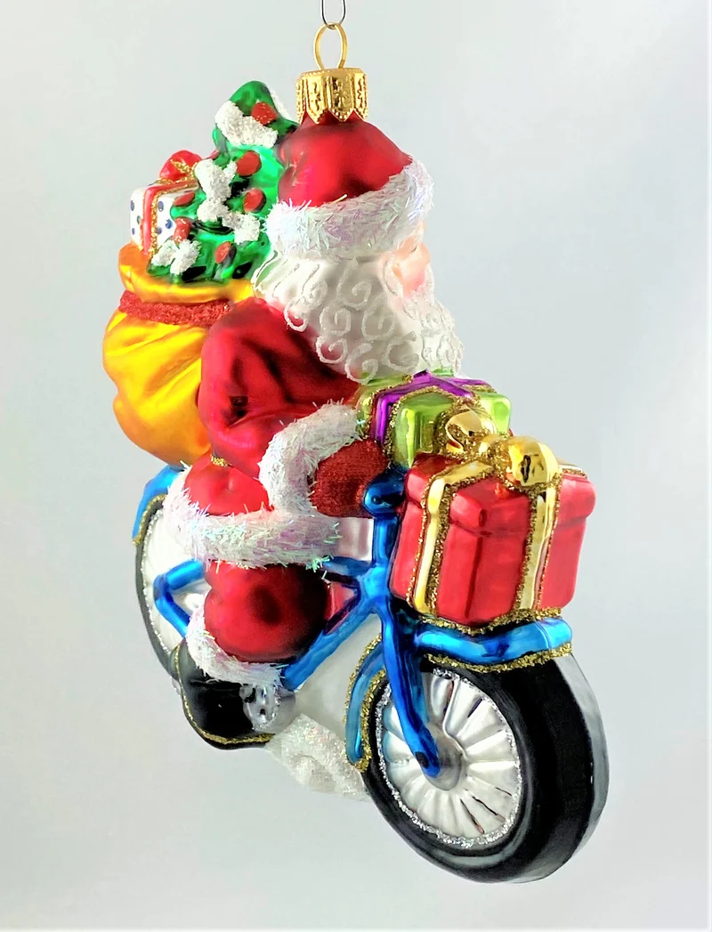 Santa ist mit dem Fahrrad unterwegs