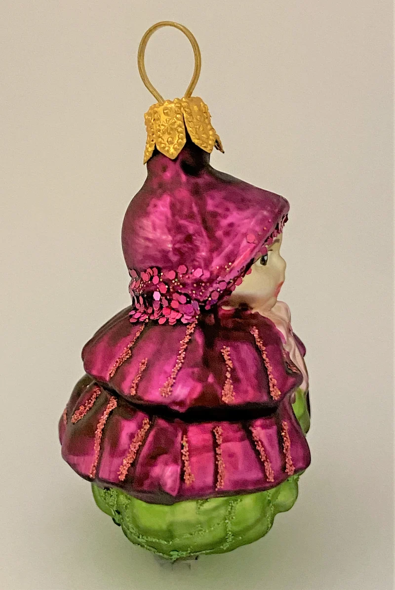 Kleiner Zapfen-Wichtel mit violettem Mantel