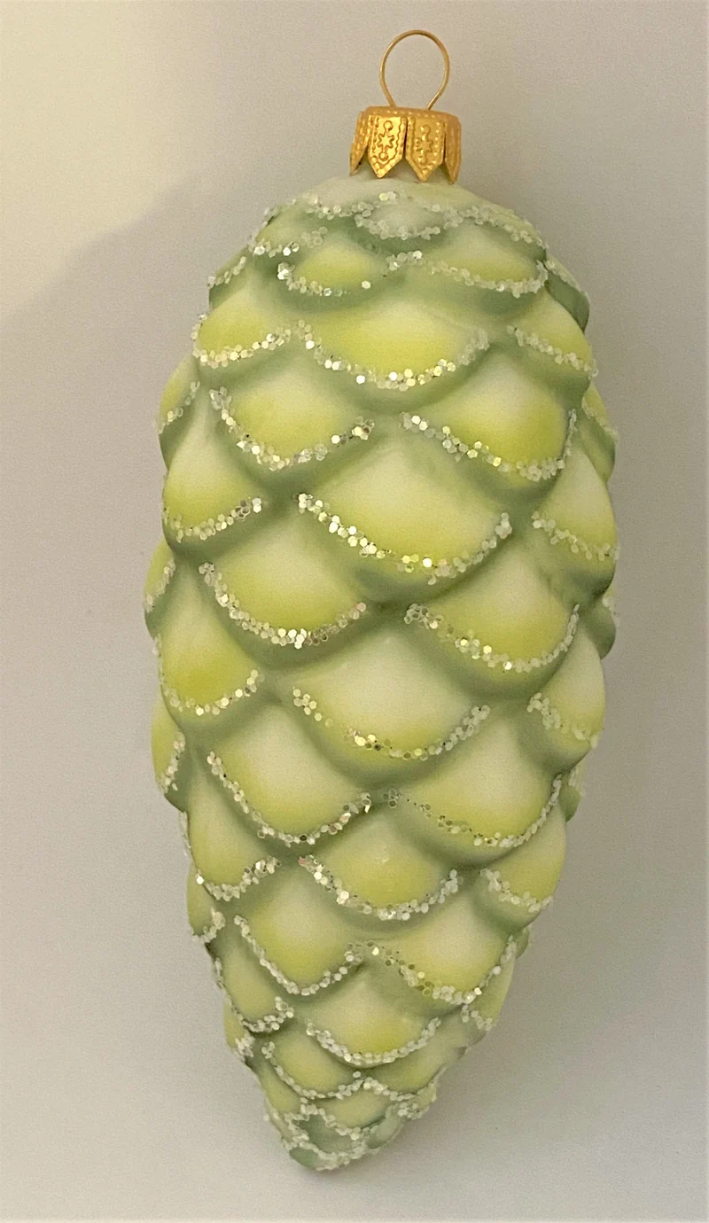 Grosser pastellgrüner Zapfen