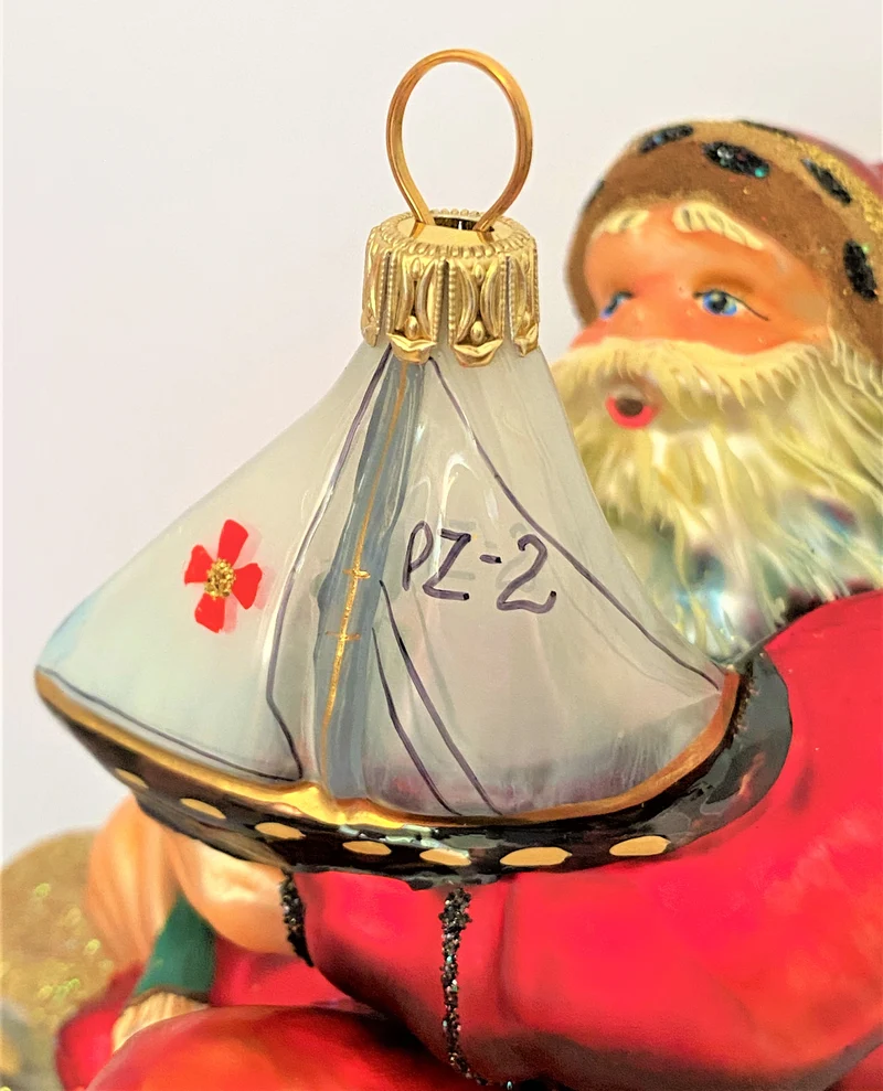 Der Weihnachtsmann bemalt ein Segelboot, KOMOZJA MOSTOWSKI