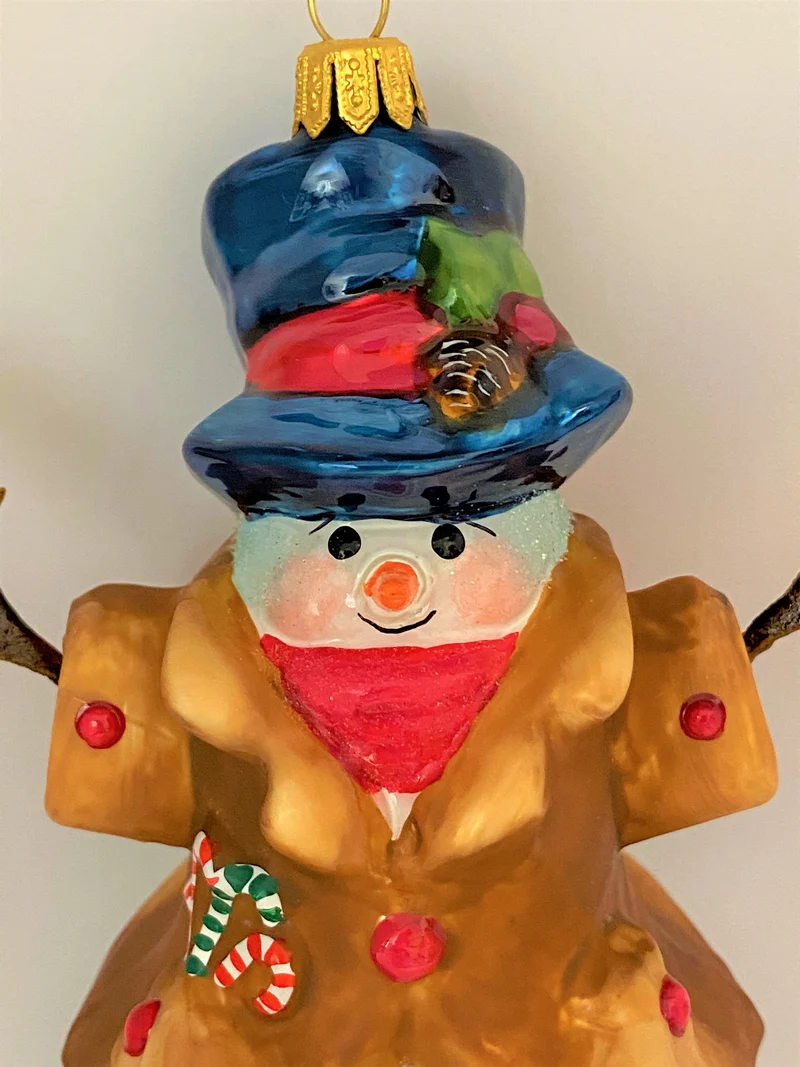 Schneemann mit blauen Handschuhen, KOMOZJA MOSTOWSKI