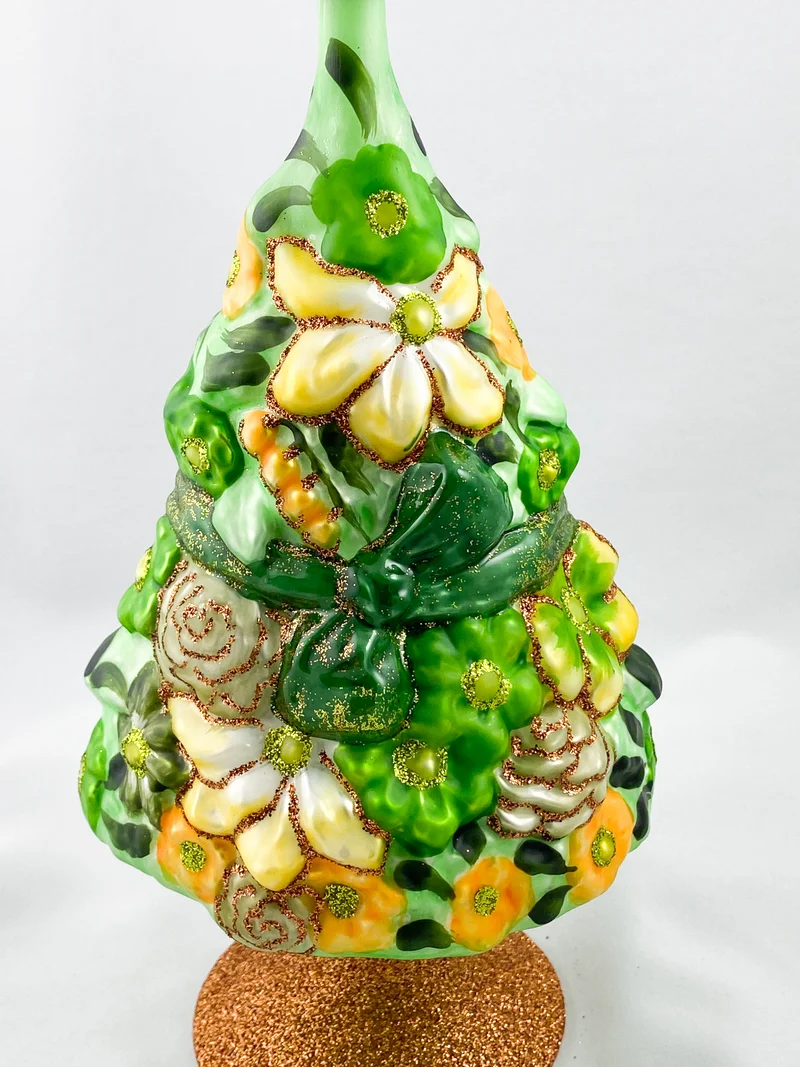 Sommer-Blumenbaum mit grüner Schleife und vielen Blüten