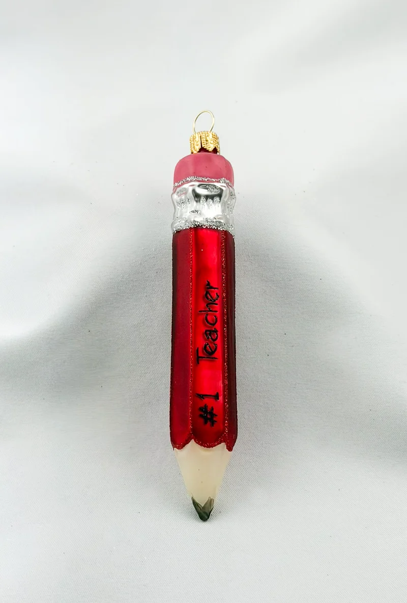 Roter Bleistift mit Radiergummi