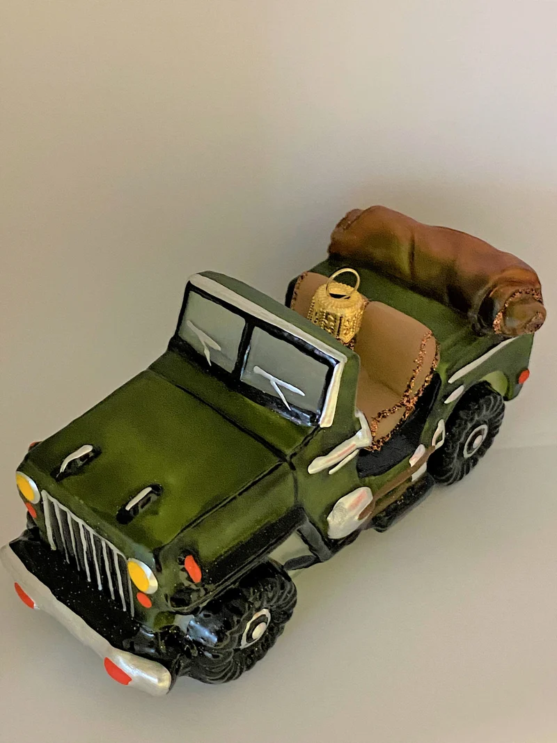 Geländewagen mit offenem Verdeck
