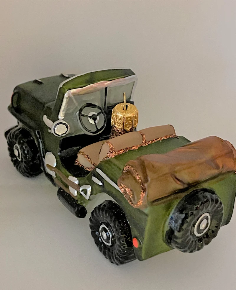 Geländewagen mit offenem Verdeck
