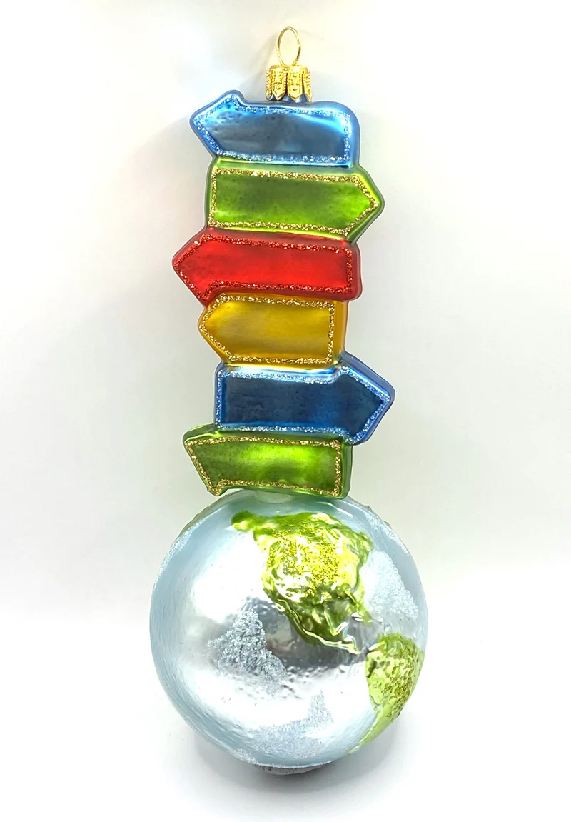 Globus mit Wegweiser