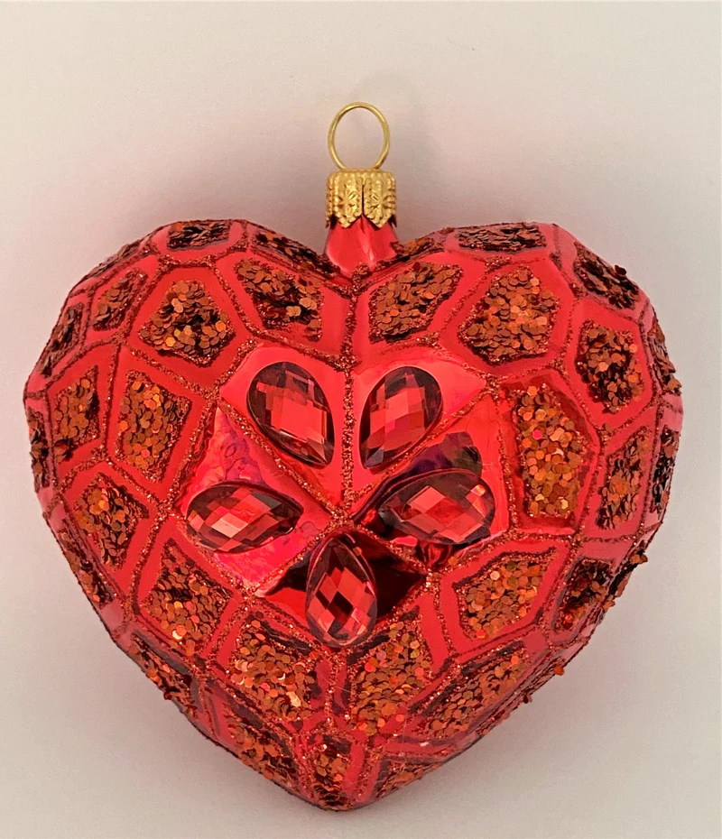 Rotes Herz mit geometrischem Muster