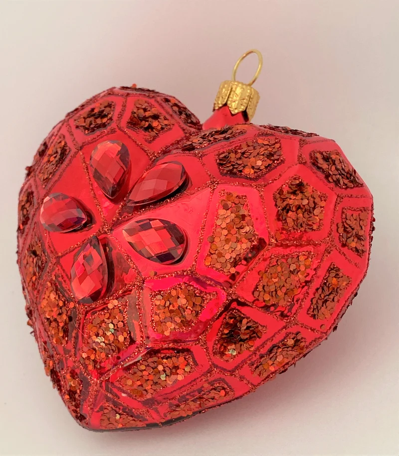 Rotes Herz mit geometrischem Muster