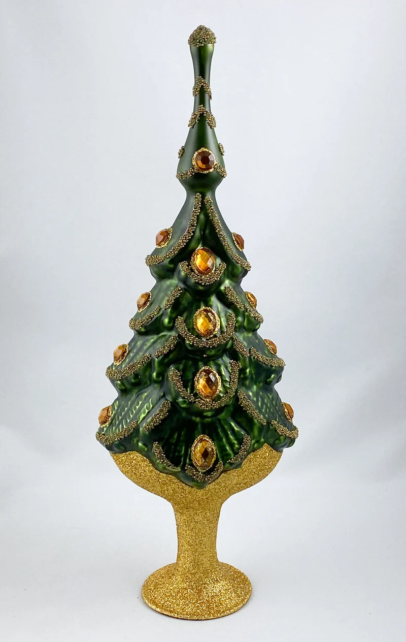 Weihnachtsbaum mit goldenen Schmucksteinen